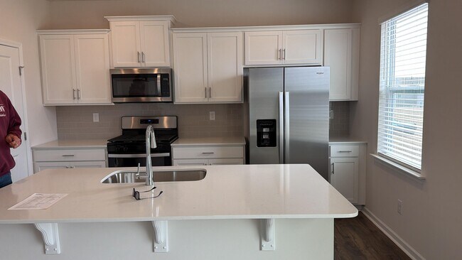 Building Photo - 1614 Yarrow Ln