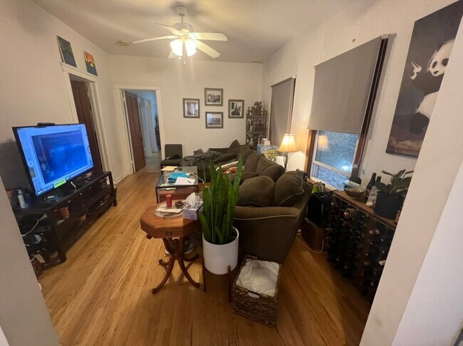 Living room - 1159 W Eddy St
