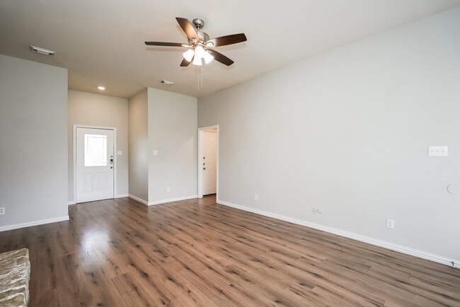 Foto del edificio - 211 Dove Meadows Ln