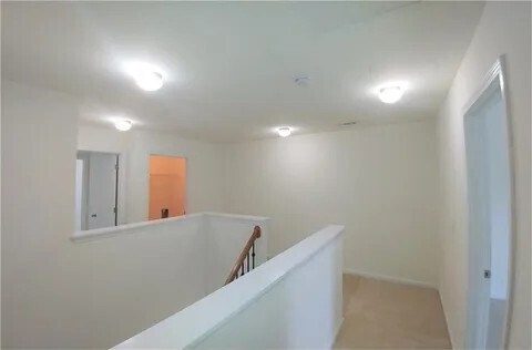 Building Photo - Spacious 3 Bedroom Town Home