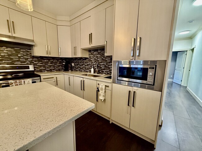 Building Photo - 13275-13290 90 Ave