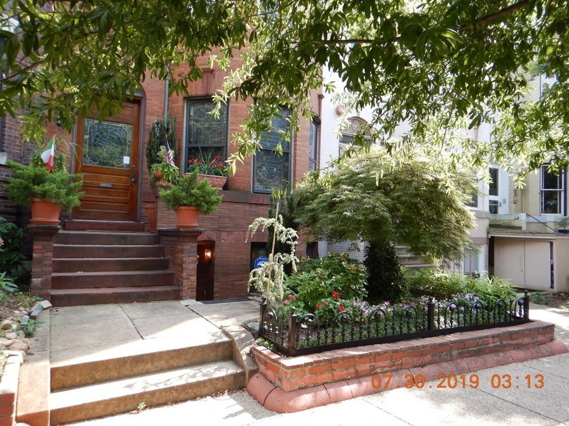 Entrada frontal - 1828 Calvert St NW