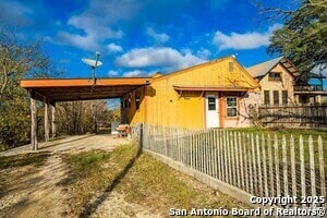 Building Photo - 1421 Stoneleigh Rd
