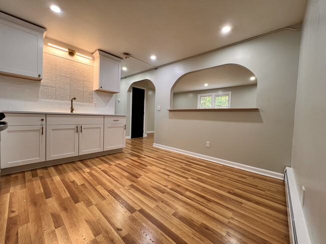 Foto del edificio - 2160 Mineral Spring Ave