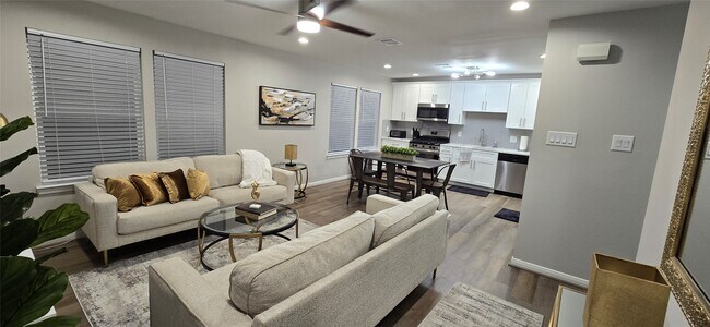 Foto del edificio - 5102 Haywood St