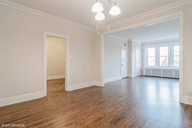 Foto del edificio - 3352 N Springfield Ave