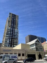 Building Photo - 1212N N La Salle Dr