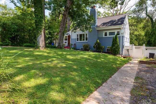 Foto del edificio - 3314 Edgewood Rd