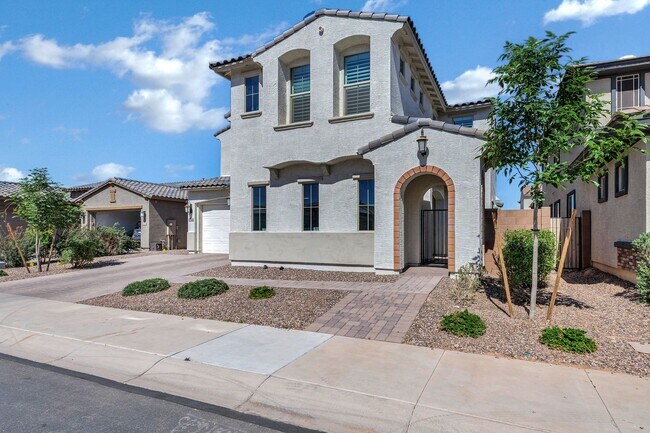 Building Photo - Spacious 5 Bedroom Home for Rent in East Mesa