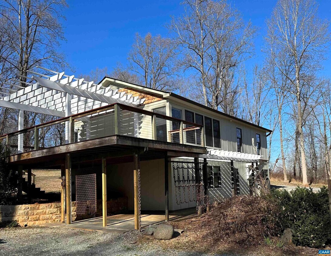 Primary Photo - 652 Ivy Hill Ln