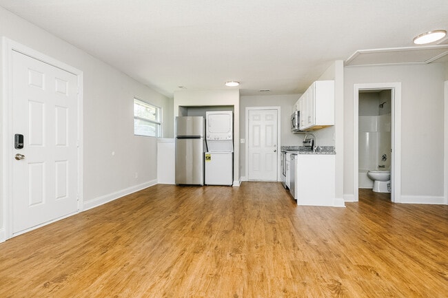 Photo - NEWLY RENOVATED 2 bedroom, 1 bathroom at G... House