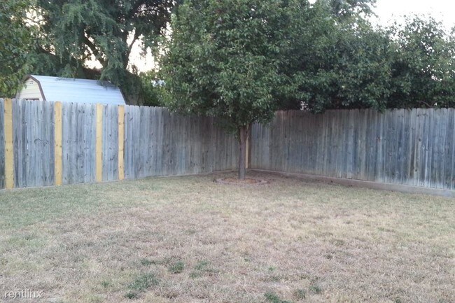 Building Photo - 2758 Briar Hill Dr