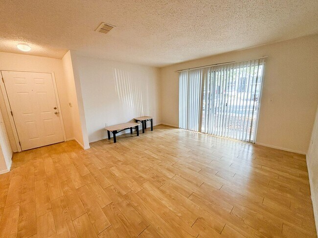 Building Photo - Windsor Park #515