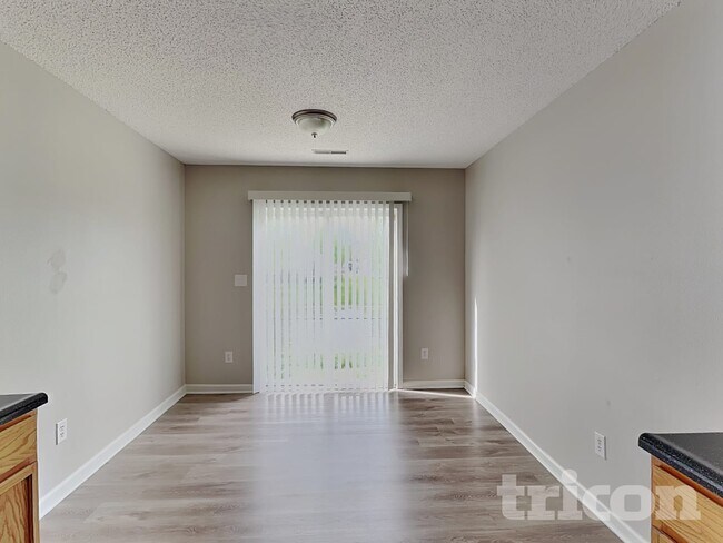 Foto del edificio - 643 Rocky Meadow Dr
