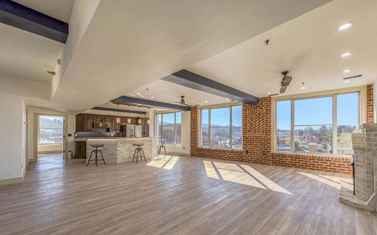Foto principal - Fabulous 4/3.5 Loft with PANORAMIC Views o...