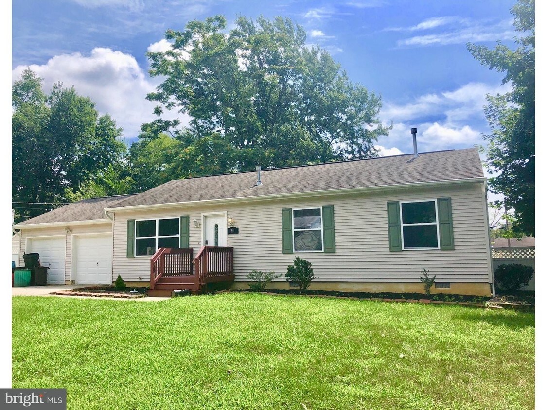 Primary Photo - 30 E Phoenix Ave
