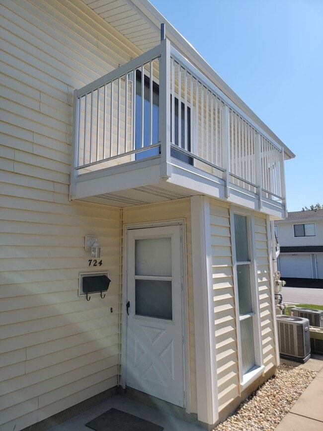 Building Photo - 724 Whitesail Dr