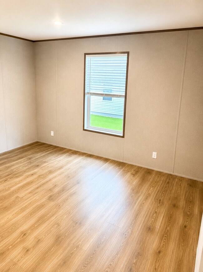 Building Photo - 64618 E 254 Lp