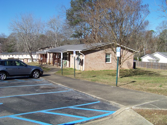 Foto del edificio - Heflin Oaks Apartments