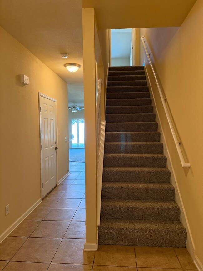 Foto del edificio - 148 Iron Horse Dr E