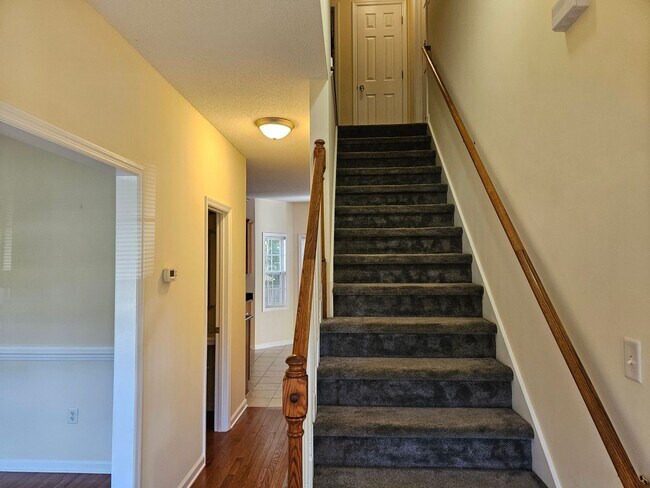 Foto del edificio - Beautiful 4 bedroom, 2.5 bath home in the ...