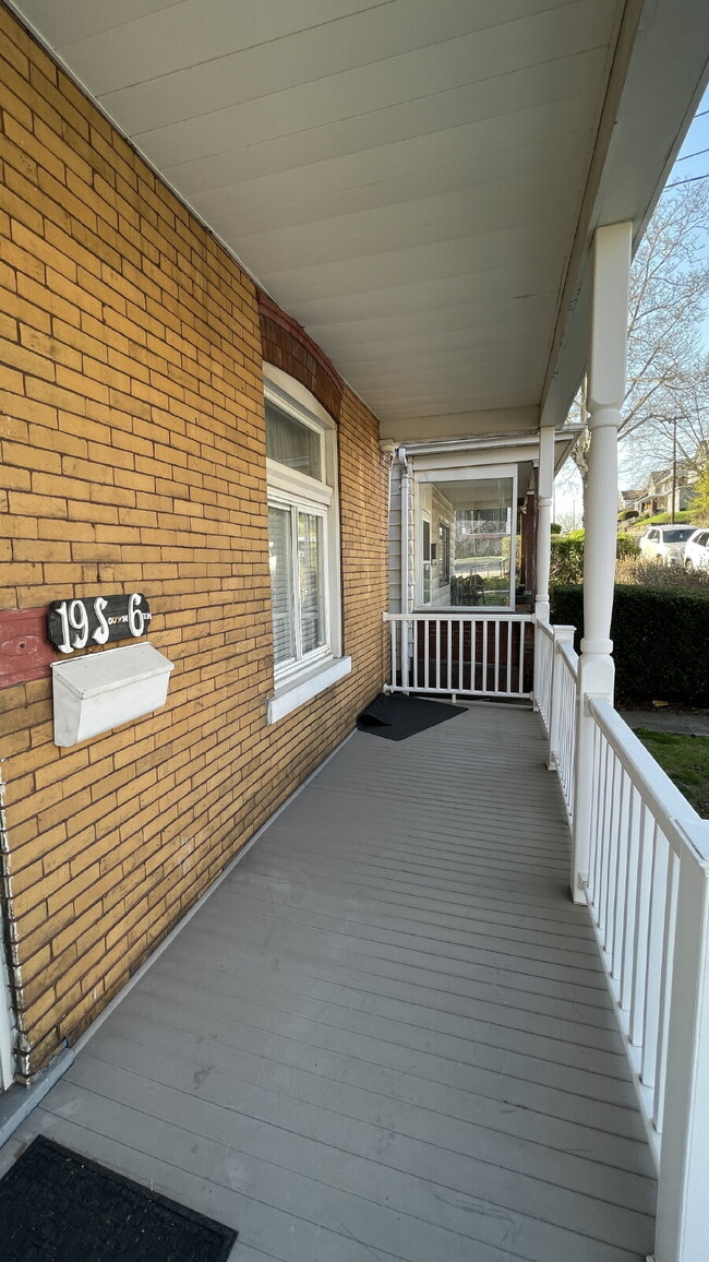 Foto del edificio - 19 S 6th St