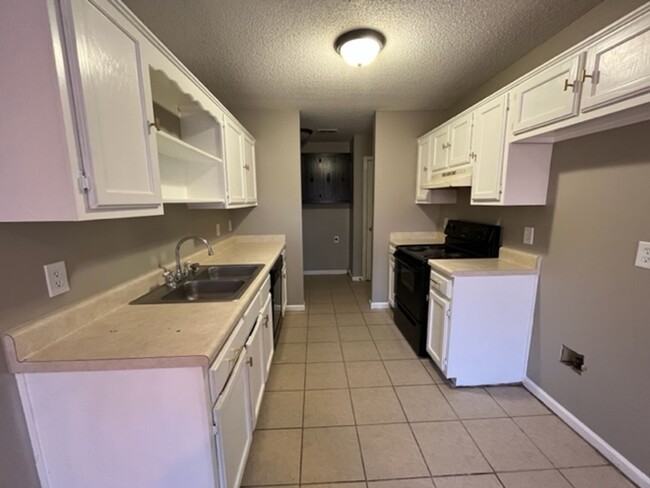 Building Photo - Renovated 3 Bedroom 2 Bath Home for Rent!!