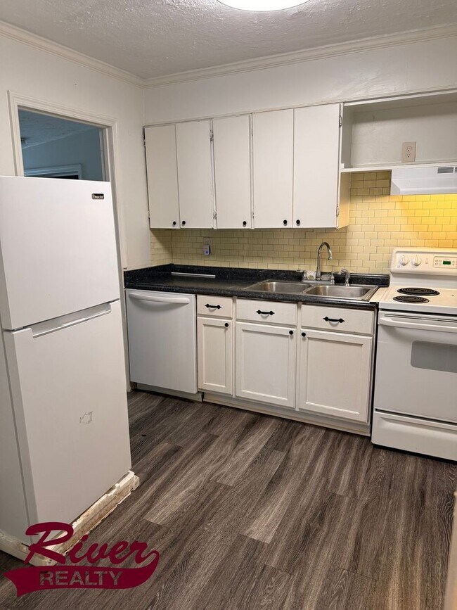 Building Photo - 2114 Telfair St