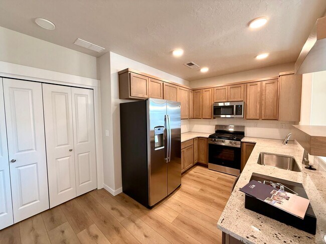 Foto del edificio - Brand New Home