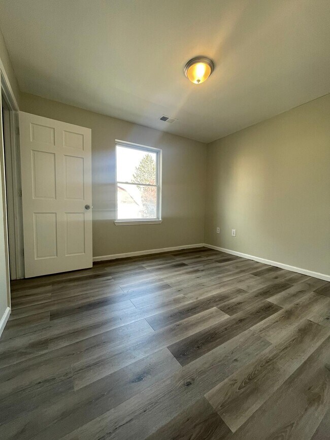 Building Photo - 51 Seymour Ave