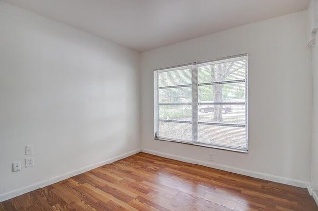 Foto del edificio - 2613 E 99th Ave