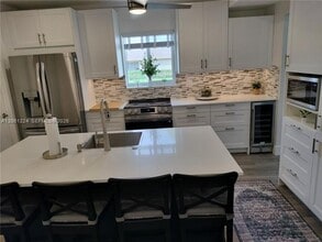 Building Photo - 2700 SW 28th Ct
