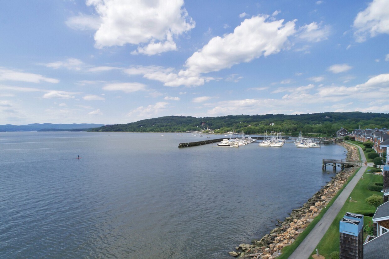 2006 Half Moon Bay Dr, CrotononHudson, NY 10520 Townhome Rentals in