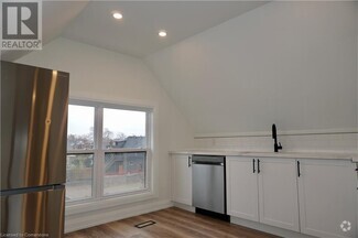 Building Photo - 15 Greenaway Ave