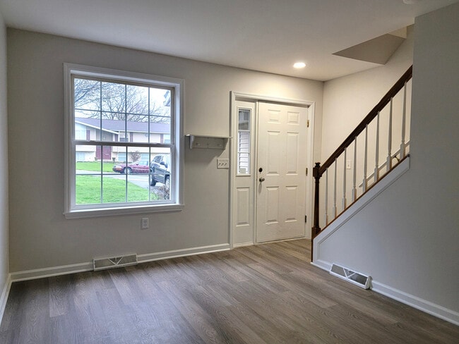 Building Photo - 336 Cardinal Ln