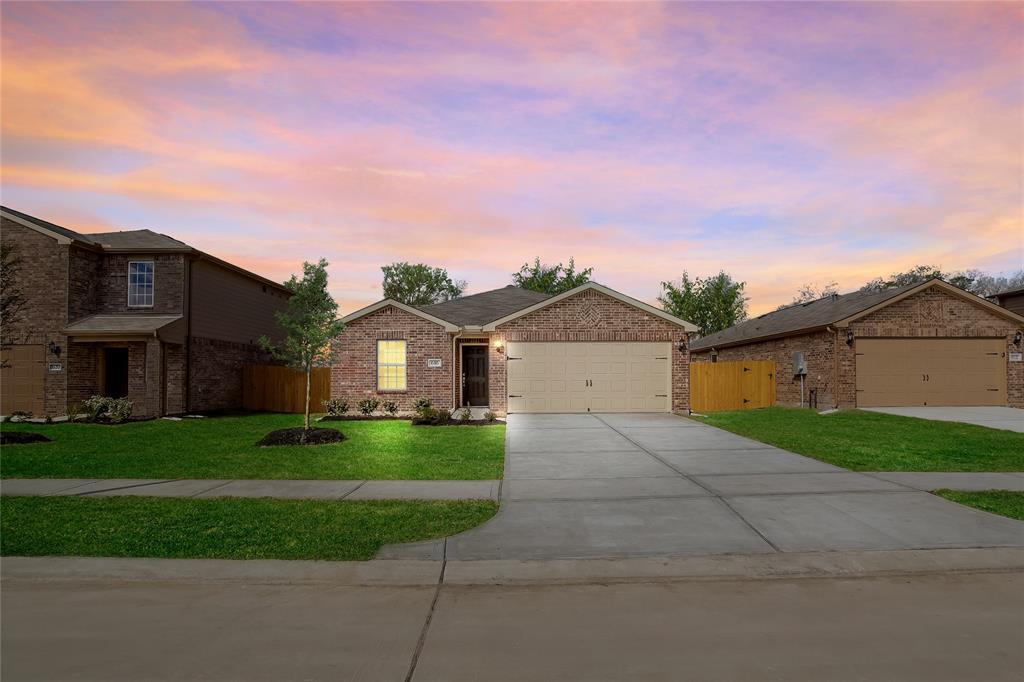 Primary Photo - 932 American Monarch Dr