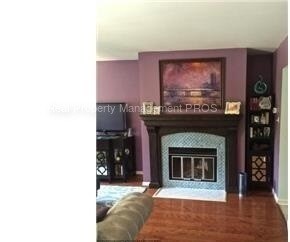 Foto del edificio - 2 LEVEL CONDO SHOWS LIKE A DREAM!