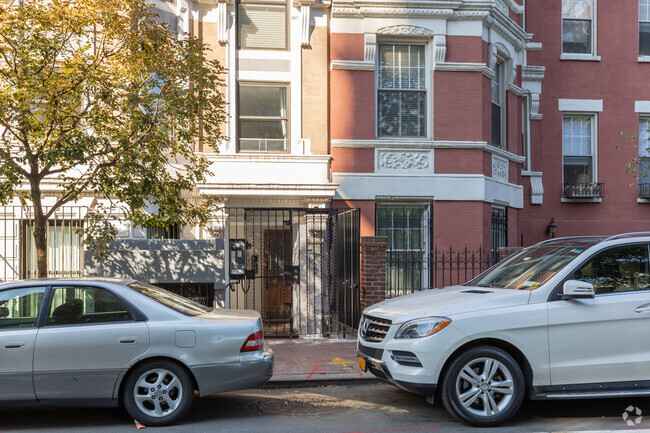 Building Photo - 357 W 29th St