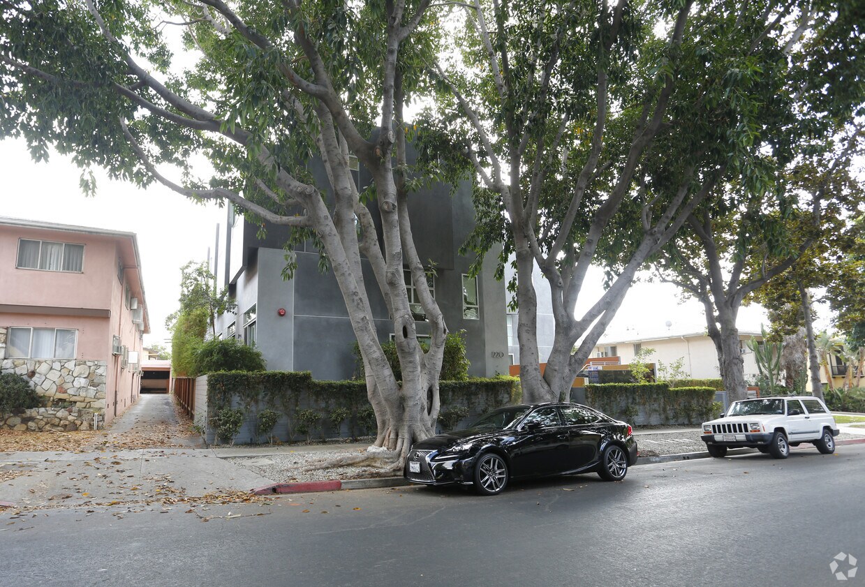 Building - 1220 N Orange Grove Ave