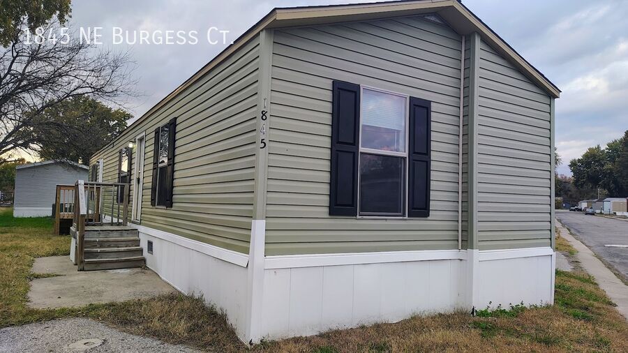 Foto principal - 1845 NE Burgess Ct