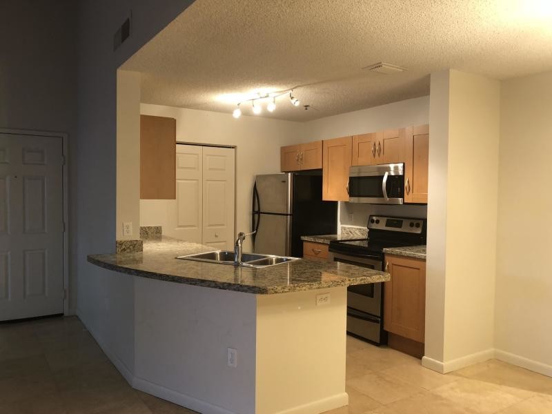 Foto principal - 3207 Clint Moore Rd