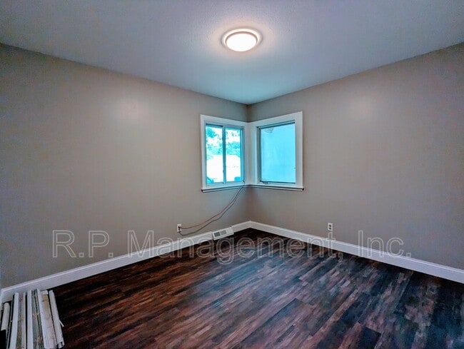 Building Photo - 2502 Talmage Ave SE