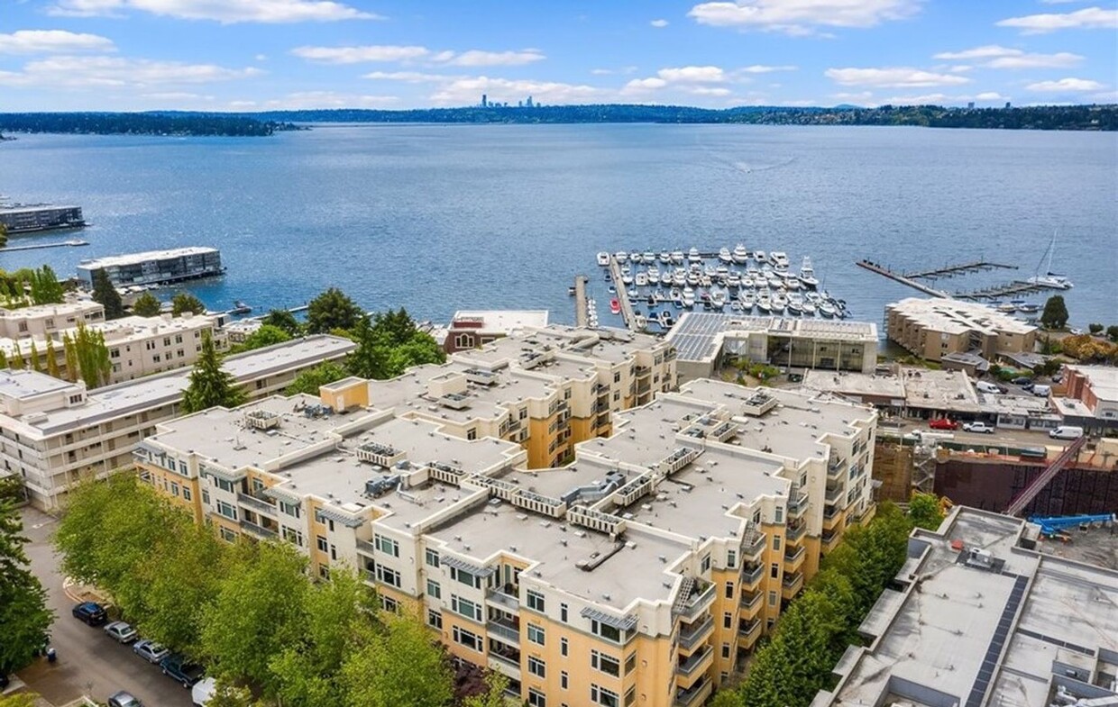 Foto principal - 1Bed 1Bath DT Kirkland Condo Available for...