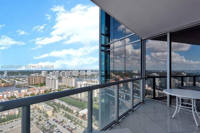 Foto del edificio - 17121 Collins Ave