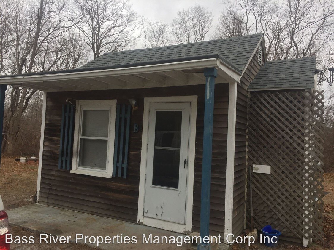 1025 Sandwich Rd, Plymouth, MA 02360 Room for Rent in Plymouth, MA