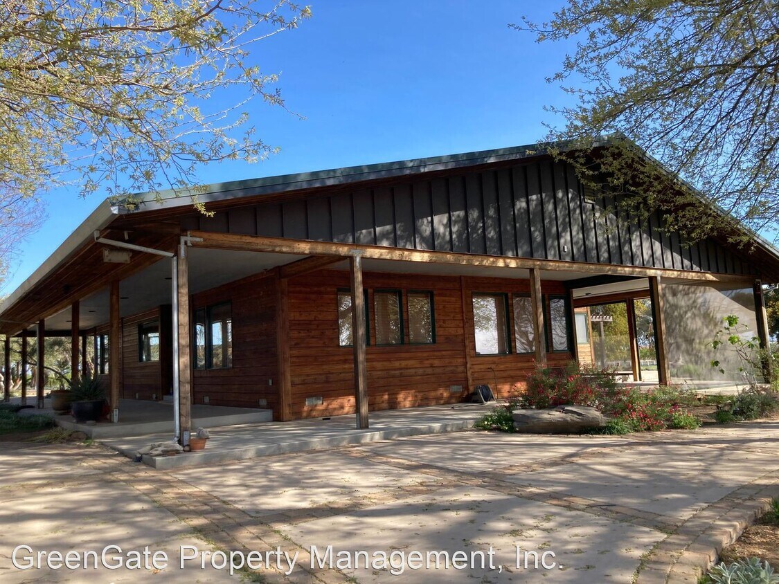 Primary Photo - 4 br, 4 bath House - 13306 E Whitmore Ave