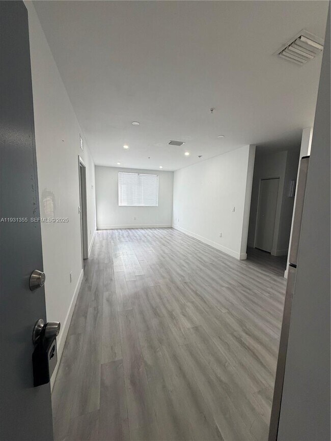 Foto del edificio - 853 E 24th St