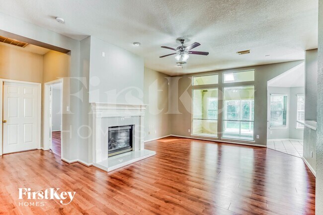 Foto del edificio - 10330 Claybrook Dr