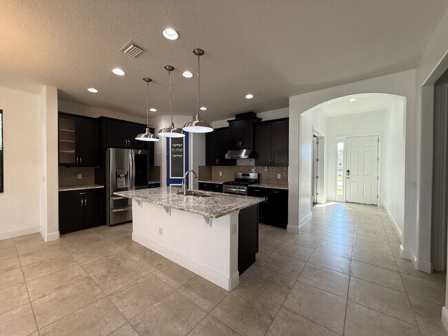 Foto del edificio - 4BR, 2.5BA home with resort style outdoor living!