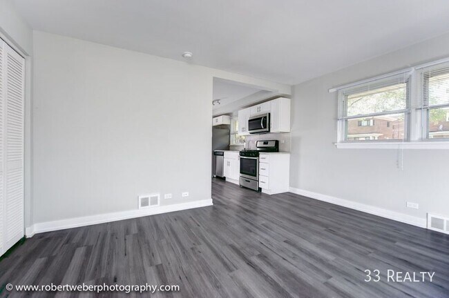 Foto del edificio - BEAUTIFUL LARGE 2B/2B W/IN-UNIT LAUNDRY......